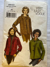Very Easy Vogue V8123 PARTIALLY CUT Coat Sizes 8-14