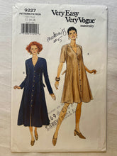 Very Easy Very Vogue 9227 PARTIALLY CUT Maternity Wear Size 12-16