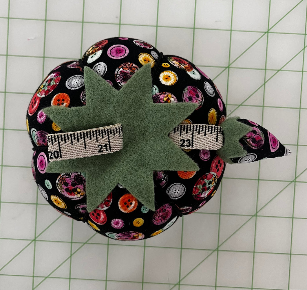 Pin Cushion XL Tomato Black