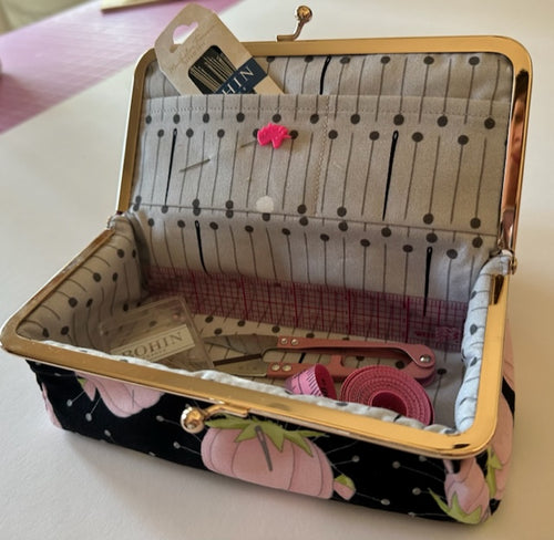 Kiss Clasp Sewing Box - Adult Class